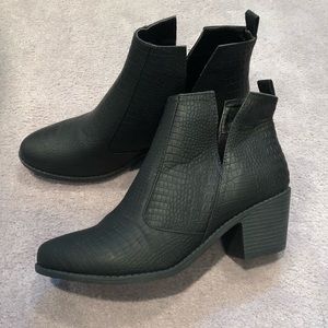NEW - Fisace Black Ankle Boots
